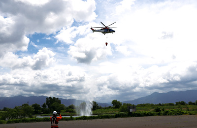 【写真】新潟県消防防災航空隊と連携訓練