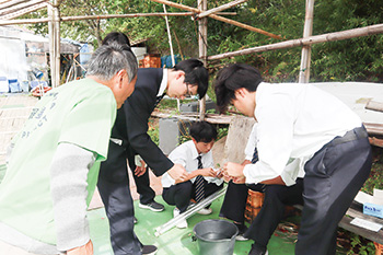 鳥屋野潟の水質を調査