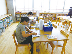 図書整備活動（下山小学校）