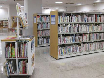 東区プラザ図書室