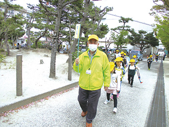 1年生　下校指導補助ボランティア(桃山小学校)