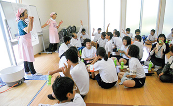 光晴中学校地域貢献活動でミニ講話とカレー作り