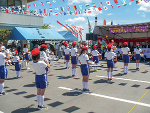 根岸地区あやめまつり小学生演奏の写真