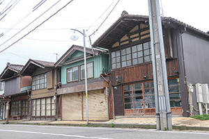 切妻屋根の町屋の写真