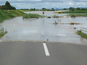 平成23年7月　新潟・福島豪雨庄瀬橋の写真