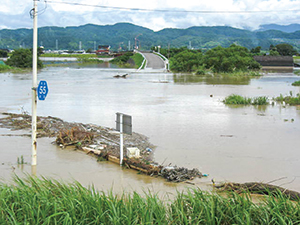 平成23年7月新潟・福祉課豪雨（庄瀬橋）の写真