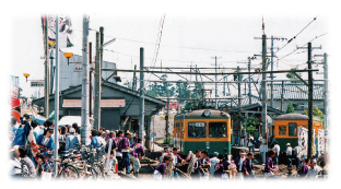 運行していた当時のかぼちゃ電車凧合戦時