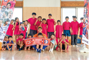 谷口選手と参加した子どもの集合写真