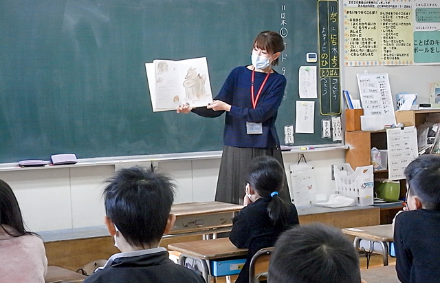 読み聞かせ・東青山小