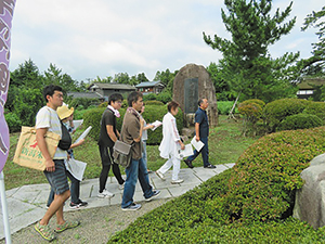 中之口まち歩きガイドの会　まち歩きの様子