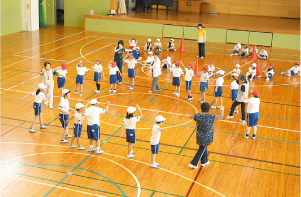 パートナーシップ事業写真　漆山小学校