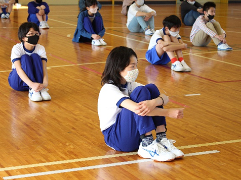 岩室小学校の全校朝会_1