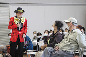 中野小路たかまろさんの漫談ショーの写真