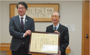 大橋さんと中原市長の写真