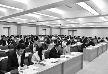 写真　決算特別委員会の様子