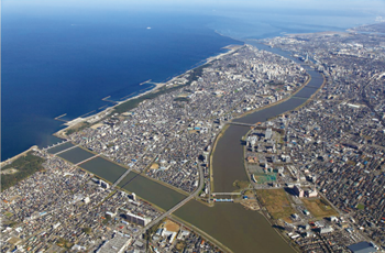 現在の関屋分水路と新潟島