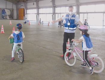 自転車交通安全教室の様子