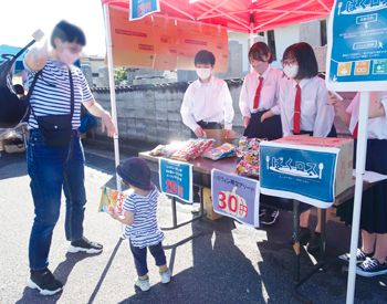 9月4日の沼垂テラス商店街での出店の様子。用意した商品は販売開始後20分ほどで完売